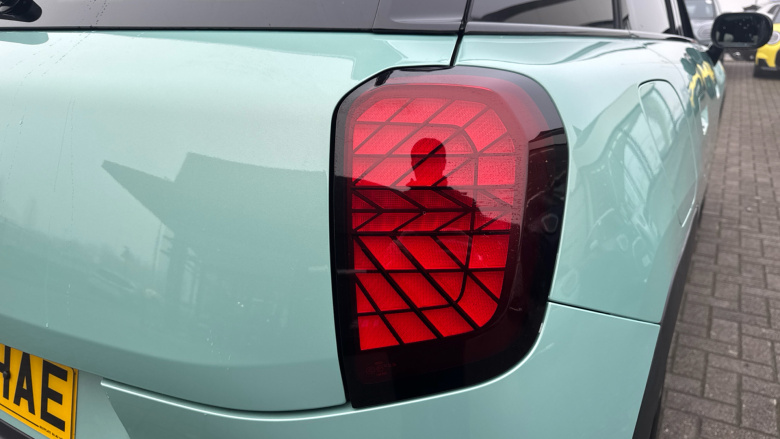 MINI Aceman 135kW E Classic 43kWh 5dr Auto Electric Hatchback